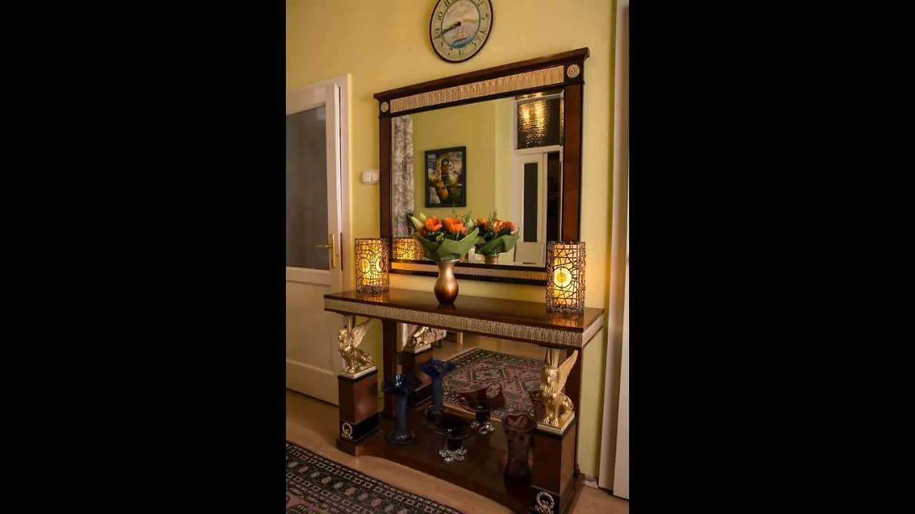 Stunning 2 Double Bedroom Apartment In The Centre Of Budapest Węgry