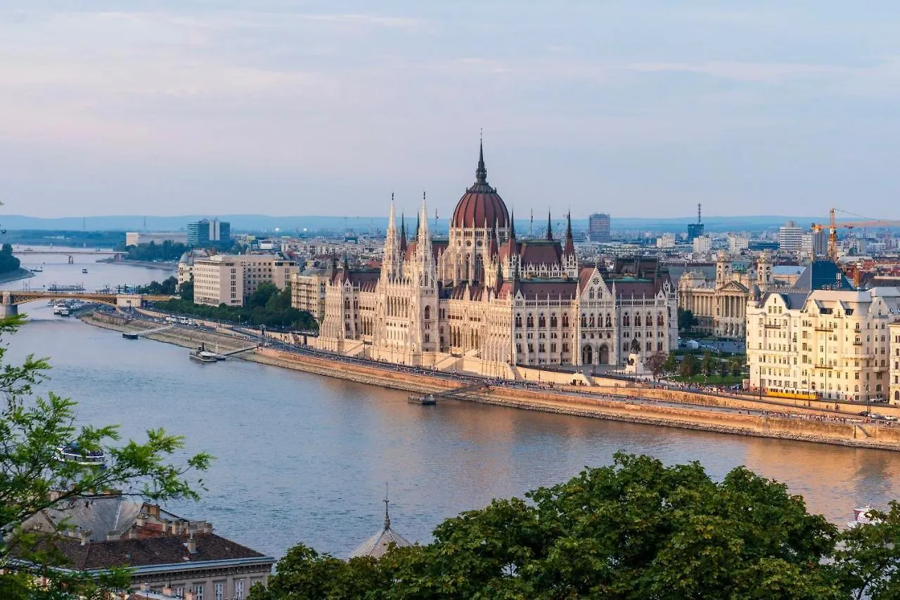 Stunning 2 Double Bedroom Apartment In The Centre Of Budapest
